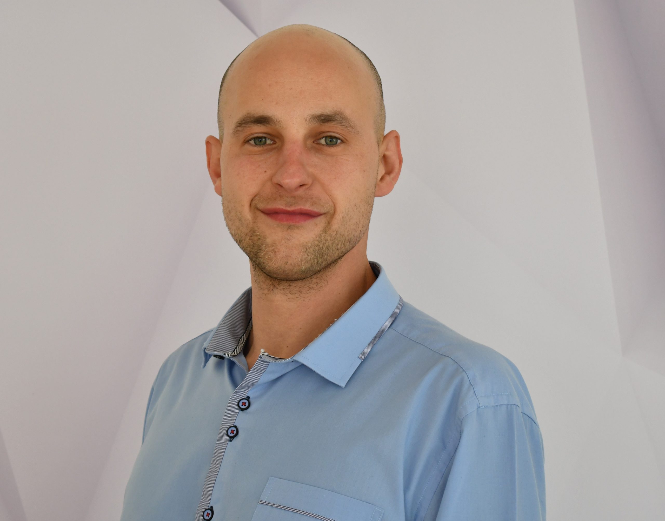 Robin Stránský, marketingový manažer společnosti LAMARK, je klíčovou postavou stojící za moderní marketingovou strategií firmy. Díky jeho vedení LAMARK posiluje svou pozici na trhu a přináší hodnotné produkty, které kombinují prémiový design, inovace a zákaznickou spokojenost.