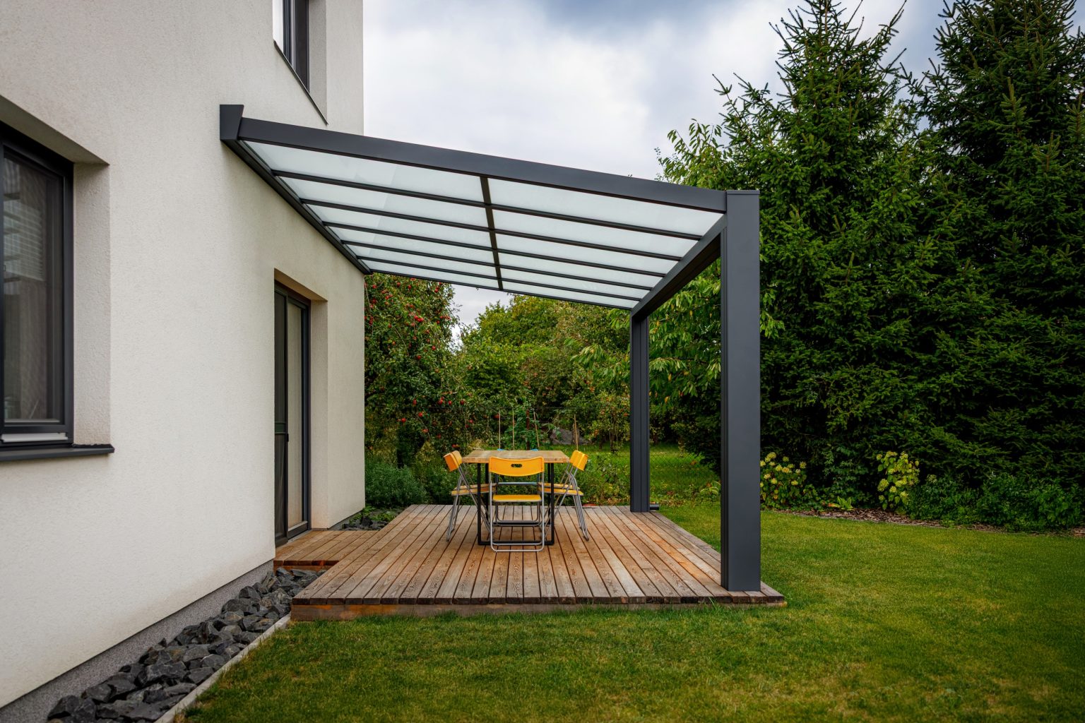 Pergola LAMARK se skleněnou střechou přisazená ke stěně | Šedá antracitová barva